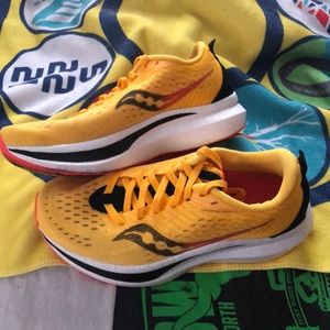 Ladies Saucony  Endorphin Speed 2 Running Shoes Sz6.5